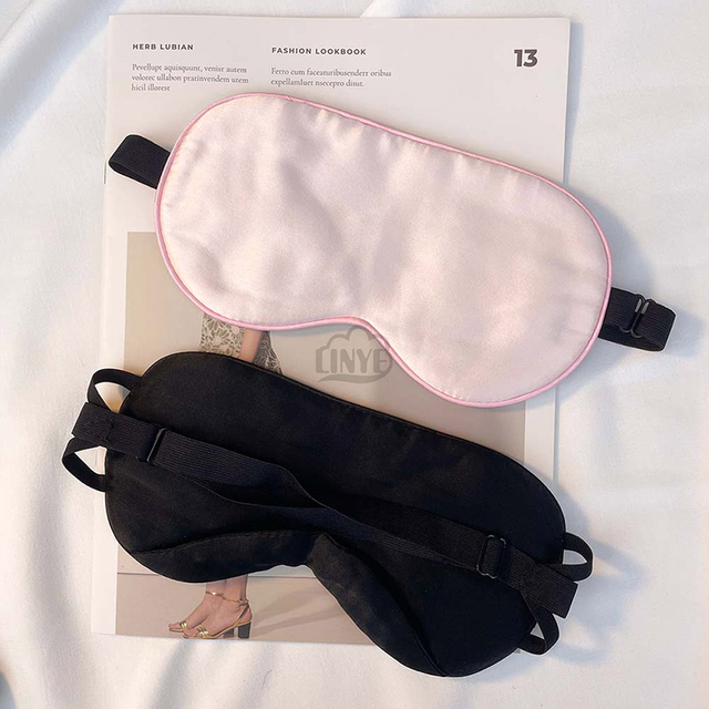 Легкая, удобная и увлажняющая шелковая маска для глаз.