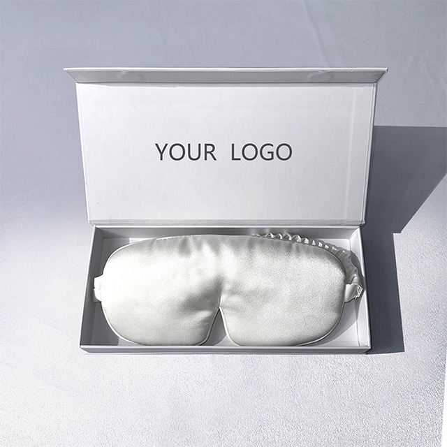 Черная мягкая и увлажняющая шелковая маска для глаз премиум-класса.