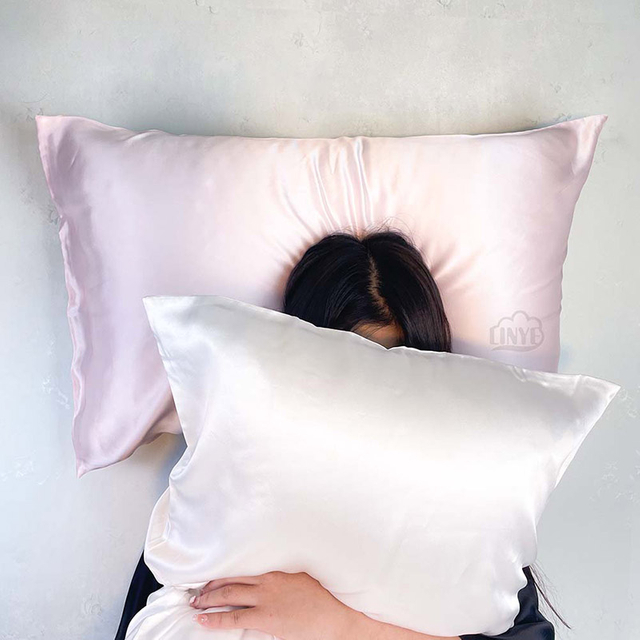 Усовершенствованная застежка-молния для удобных и персонализируемых шелковых наволочек.